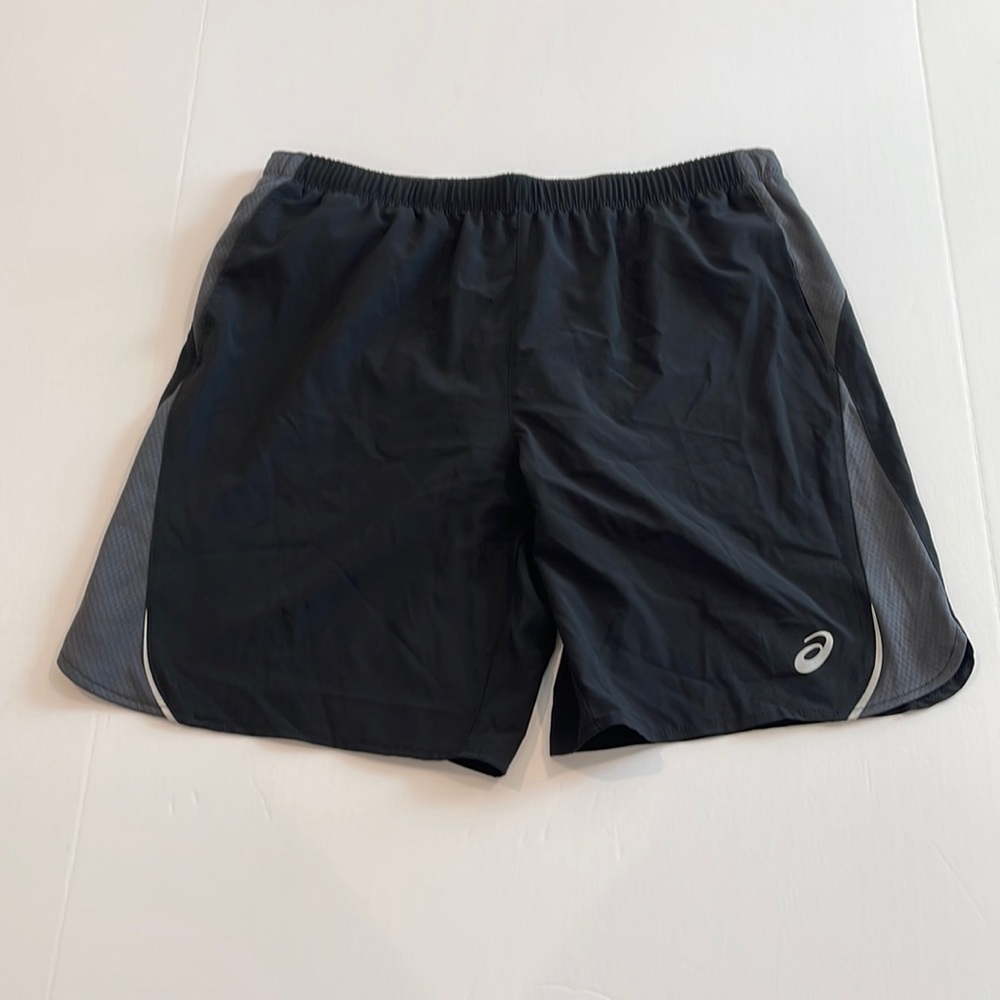 Oasics large Black running shorts with mesh liner